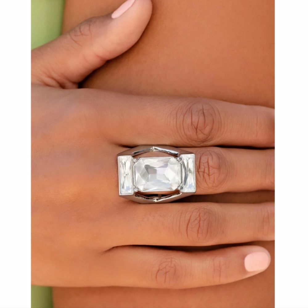 Right As CHAIN - White Silver💍 Ring - Picture 2 of 4
